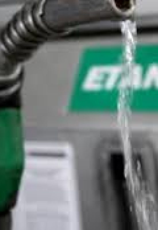 Com oferta excedente, indústria de etanol terá que lutar por consumo